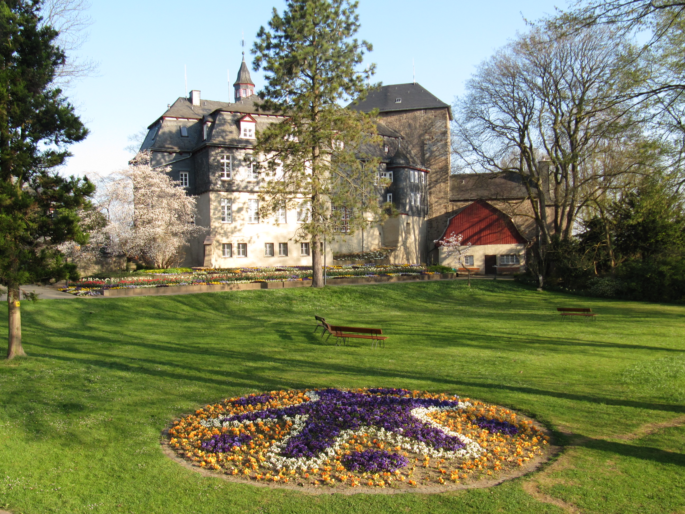 orte:03.06_schlosspark_mit_schloss_schneider.jpg